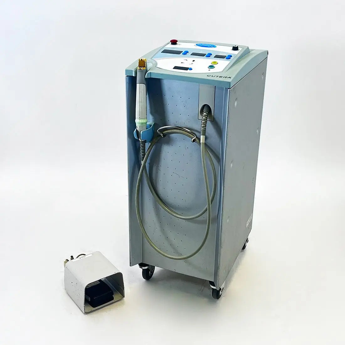 2005 Cutera Altus CoolGlide RVantage 110 Vantage Nd YAG 1064 Hair Removal Laser