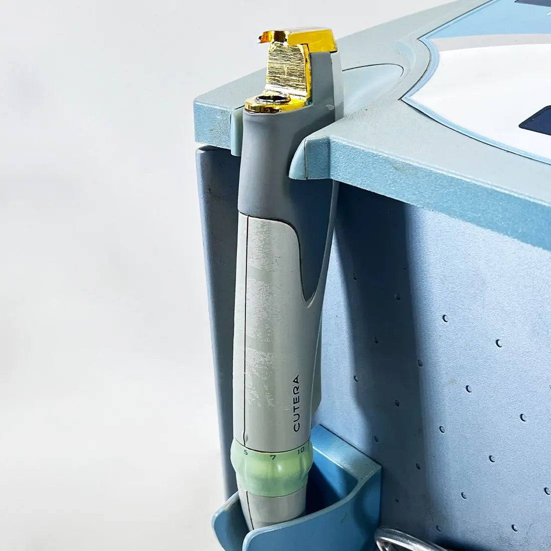 2005 Cutera Altus CoolGlide RVantage 110 Vantage Nd YAG 1064 Hair Removal Laser