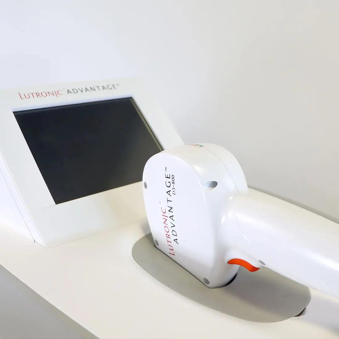 2013 Lutronic Advantage 805nm Diode Laser System Hair Removal & D3-800 Handpiece