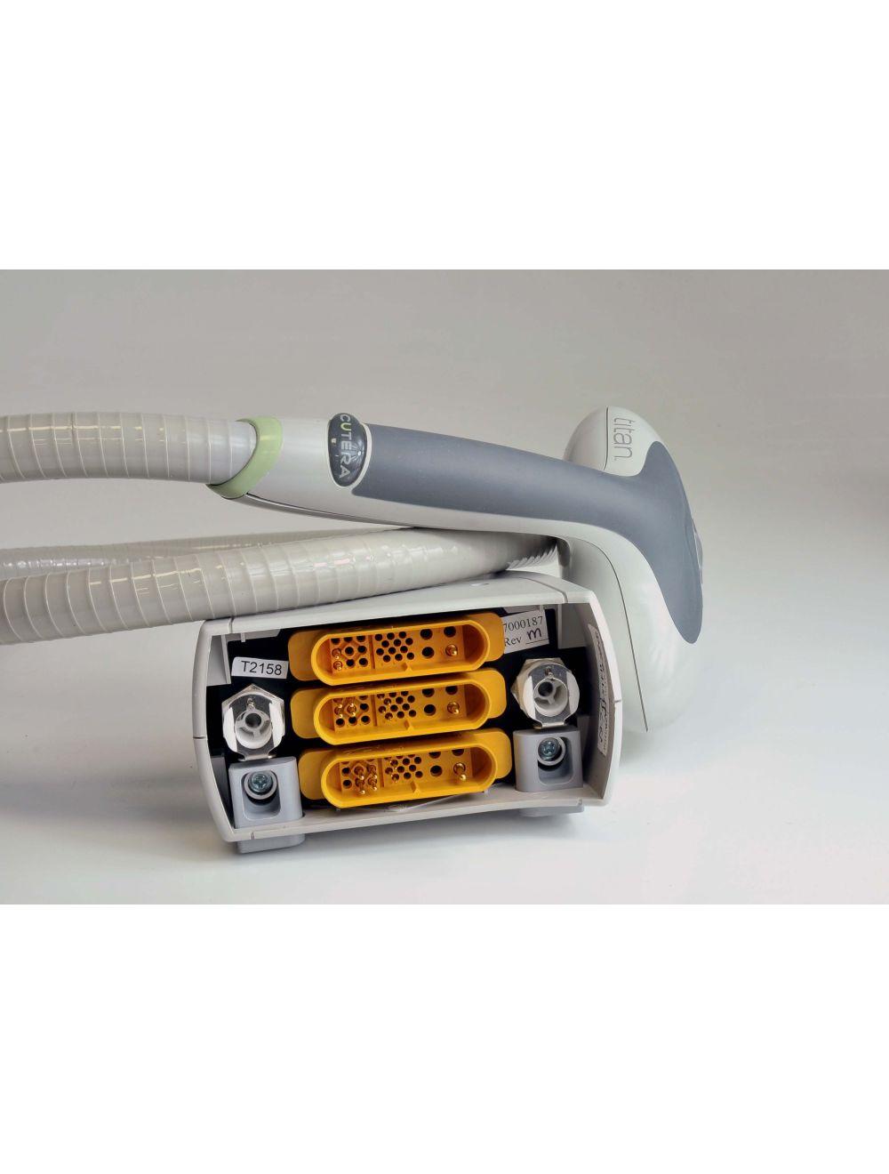 Cutera Titan Handpiece Xeo Coolglide Laser IPL Wrinkles Acne Scars Face Neck SA