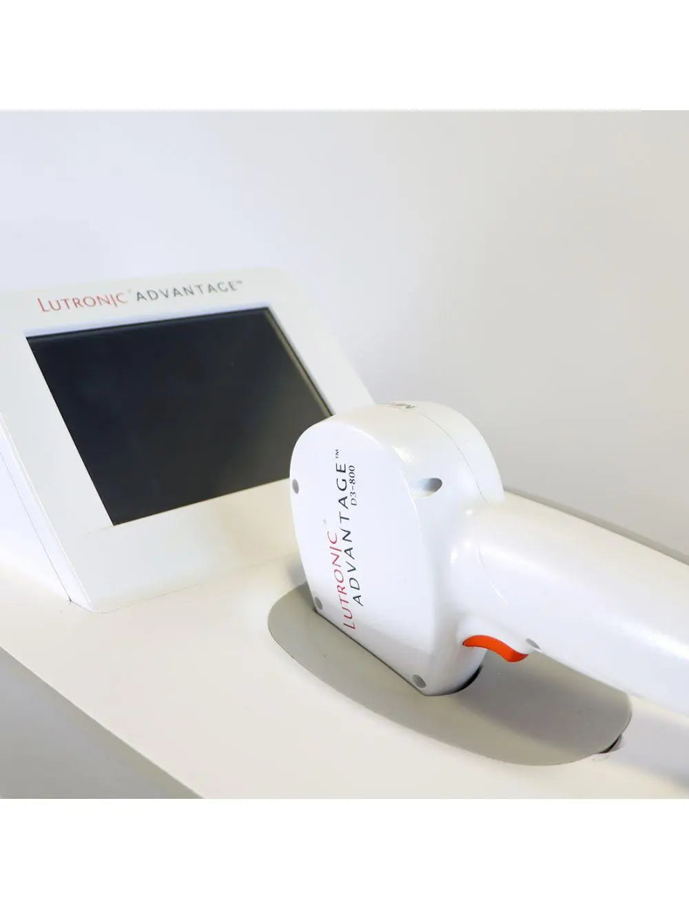 2013 Lutronic Advantage 805nm Diode Laser System Hair Removal & D3-800 Handpiece