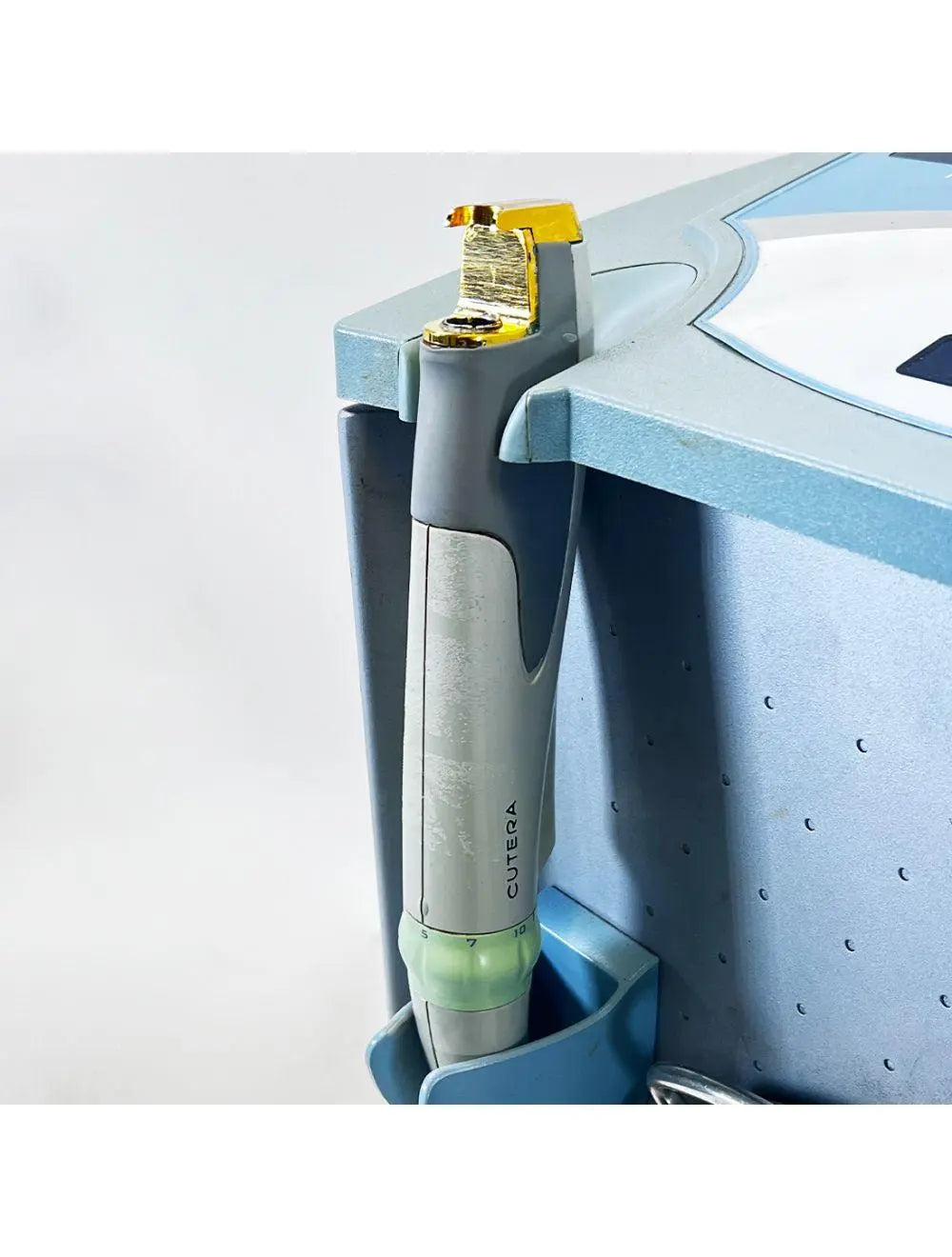 2005 Cutera Altus CoolGlide RVantage 110 Vantage Nd YAG 1064 Hair Removal Laser