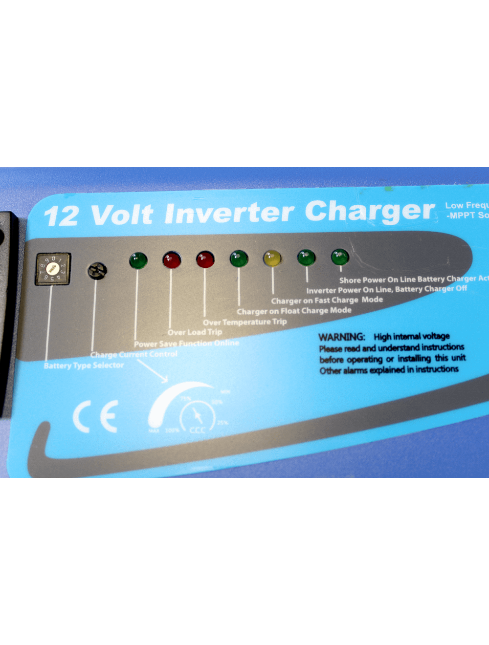 2000 Watt Pure Sine Inverter Charger 12Vdc to 120Vac Output and Battery